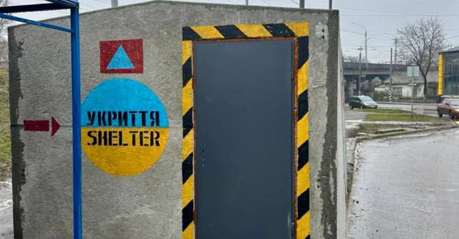 У Краматорську вандали вкотре пошкодили мобільні укриття