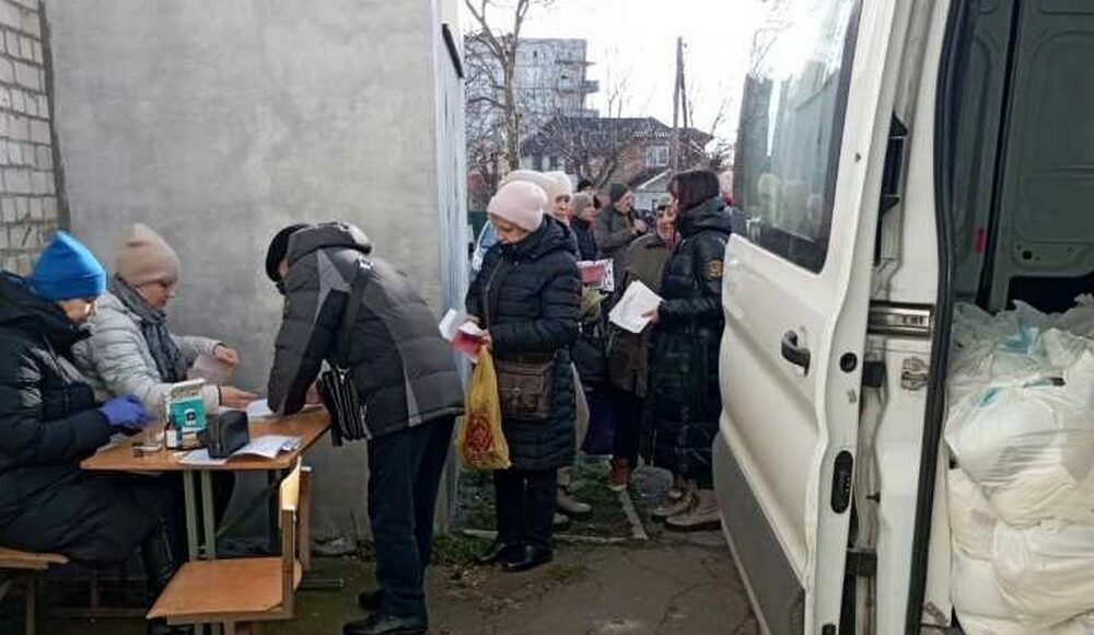 Переселенцы из Луганщины на Житомирщине получили 200 продуктовых наборов