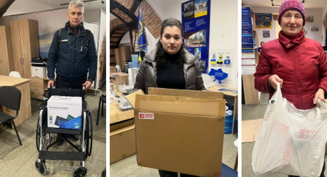 У Львові разом благодійники маріупольців  60+ забезпечили речами першої необхідності (фото)