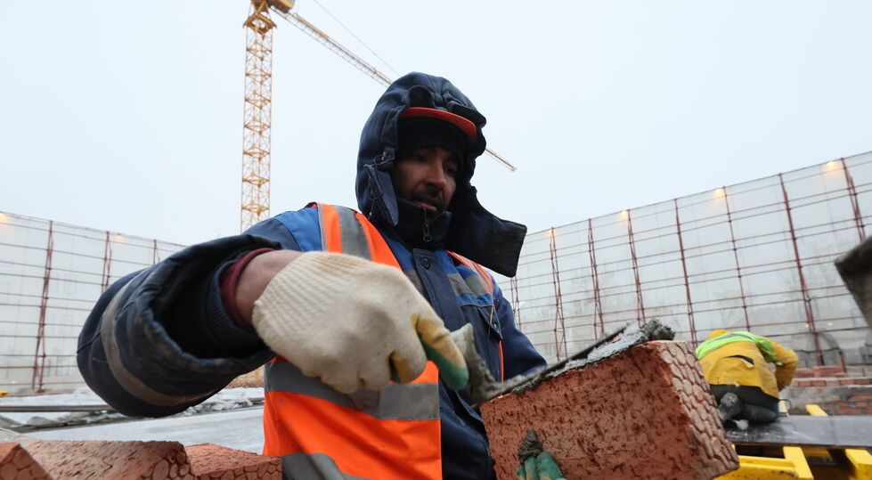 У тимчасово окупований Маріуполь росіяни примусово звезли будівельників з білорусі, — Спротив