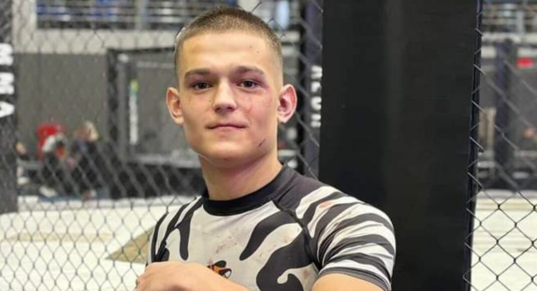 Боец из Покровска завоевал "бронзу" на чемпионате Украины по смешанным единоборствам ММА