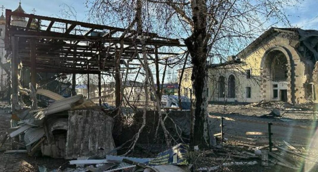 Росіяни продовжують нищити Костянтинівку: результати вечірньо-нічних обстрілів