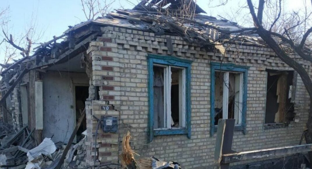 За прошедшие сутки от 10 российских обстрелов пострадали три района Донетчины (фото)
