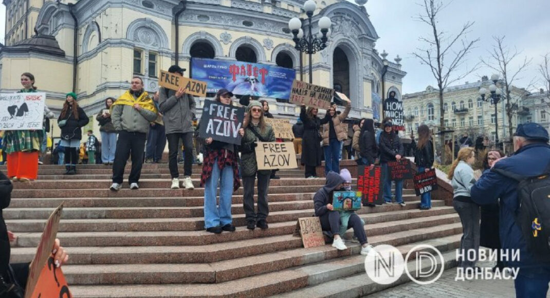 В Киеве прошла очередная акция в поддержку украинских военнопленных из Мариуполя