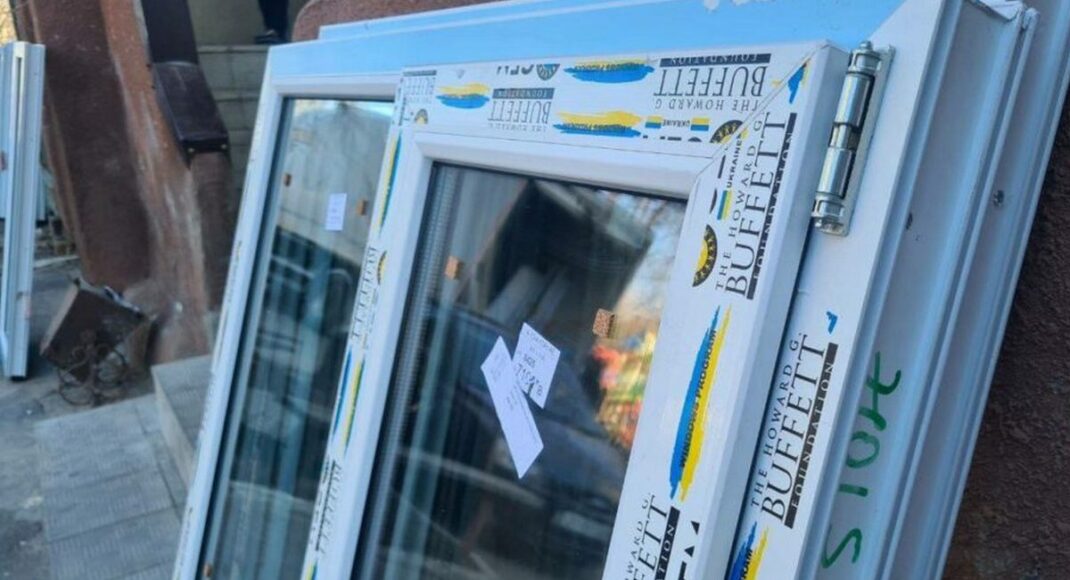 В поврежденных домах Покровска установили почти 4 тысячи окон от "GEM"