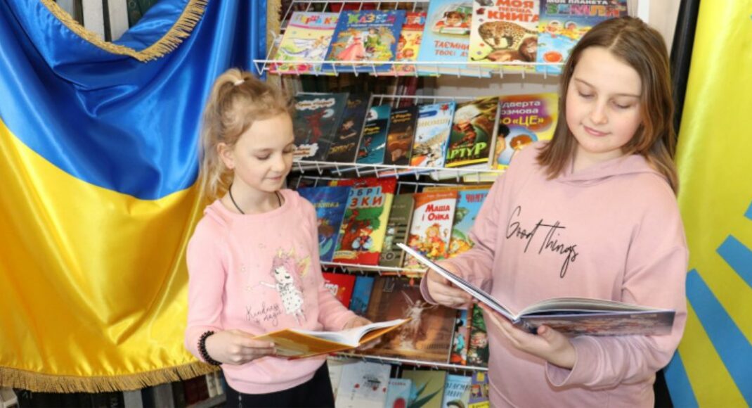 Библиотеки Черкасской громады Донетчины получили книги от жителей Черкасс (фото)