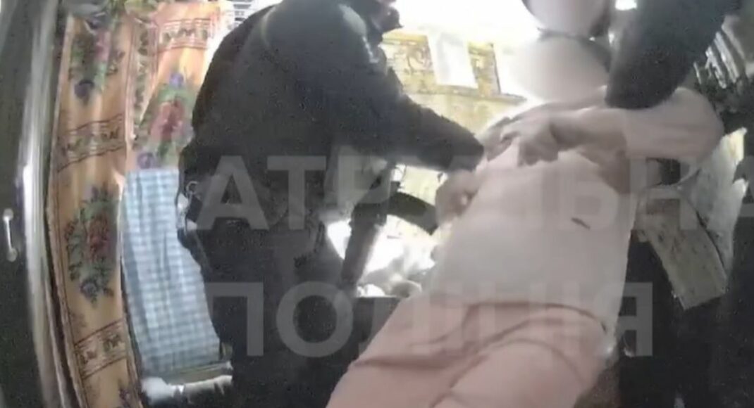В Славянске патрульные помогли двум пожилым женщинам (видео)