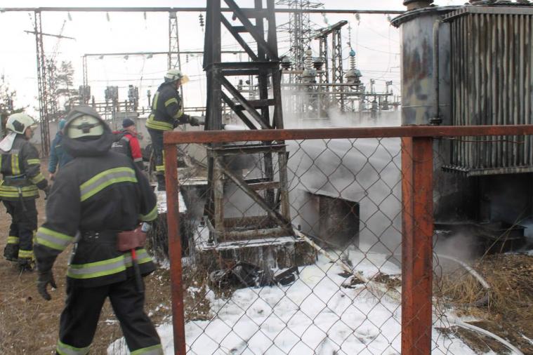 В оккупированной Кременной произошел пожар на подстанции: оккупанты заявляют о прилете