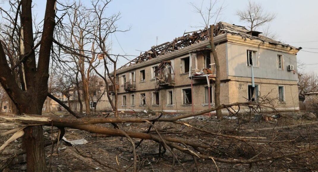 Полиция показала последствия ночного ракетного обстрела Селидово (фото, видео)