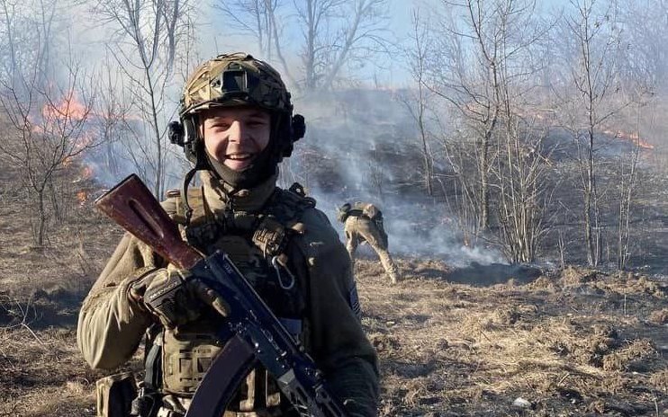 У Словʼянську попрощалися із загиблим 20-річним захисником Володимиром Брєдовим