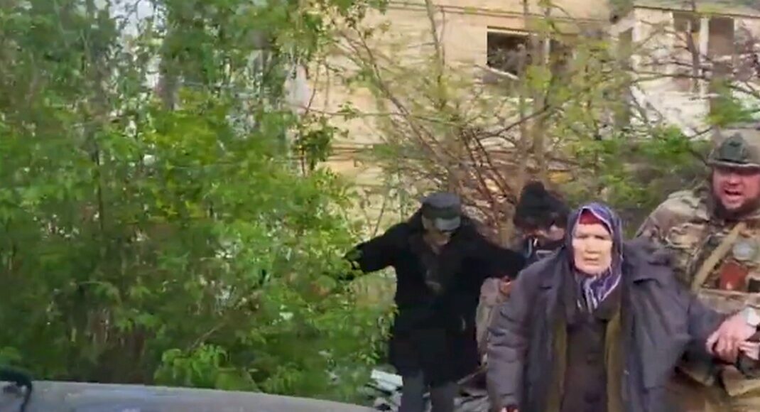 У Красногорівці під ворожим вогнем "білі янголи" рятують людей на межі можливого (відео)