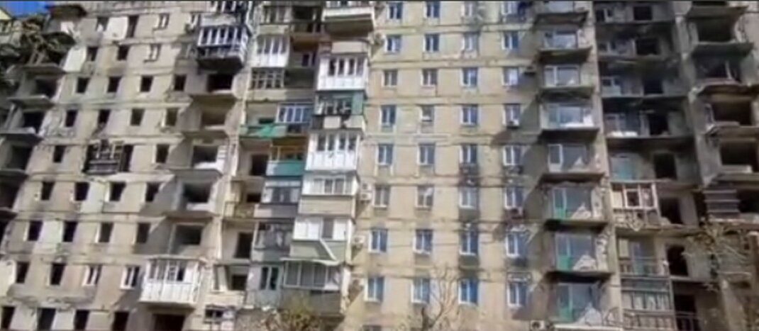 Міськрада показала Центральний район зруйнованого окупантами Маріуполя (відео)
