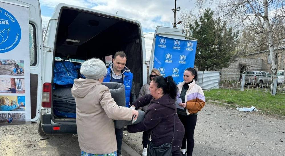 У Покровську постраждалим від ворожого обстрілу видають допомогу від ООН (фото)