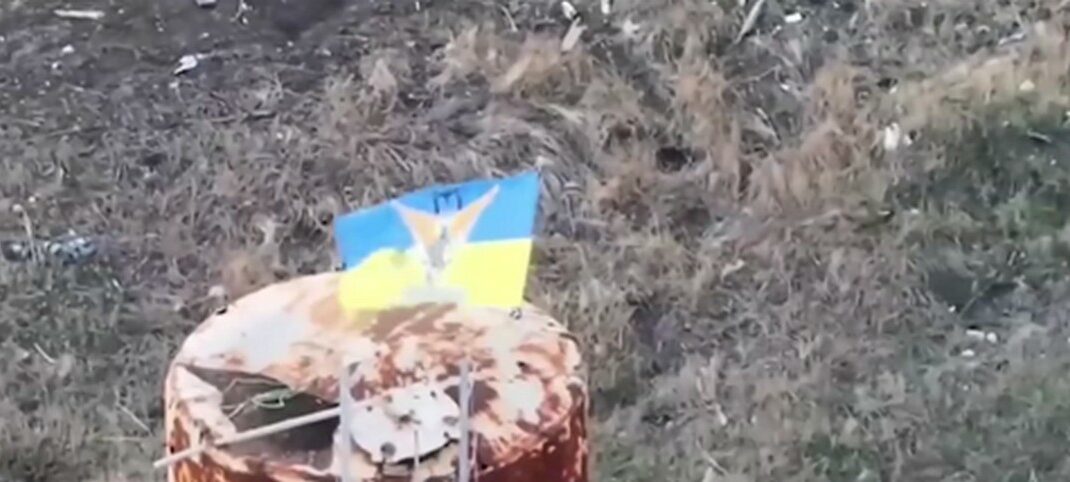 Прикордонники встановили прапор України над позиціями окупантів поблизу Бахмута (відео)