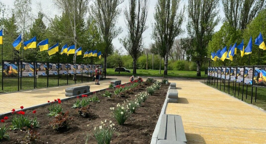 В Константиновке обустроили "Аллею несломленных сердец"