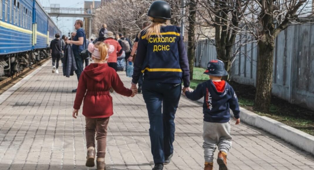 Попри активні бойові дії, у Торецькій та Курахівській громадах ще перебувають 15 дітей