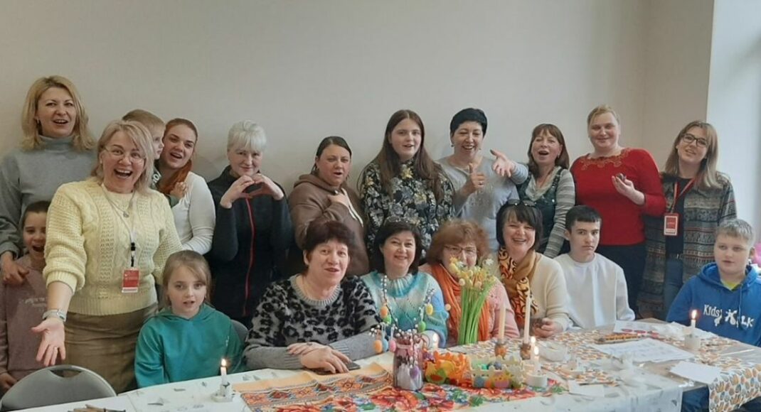 Переселенці з Бахмуту розписували писанки у Львові (фото)
