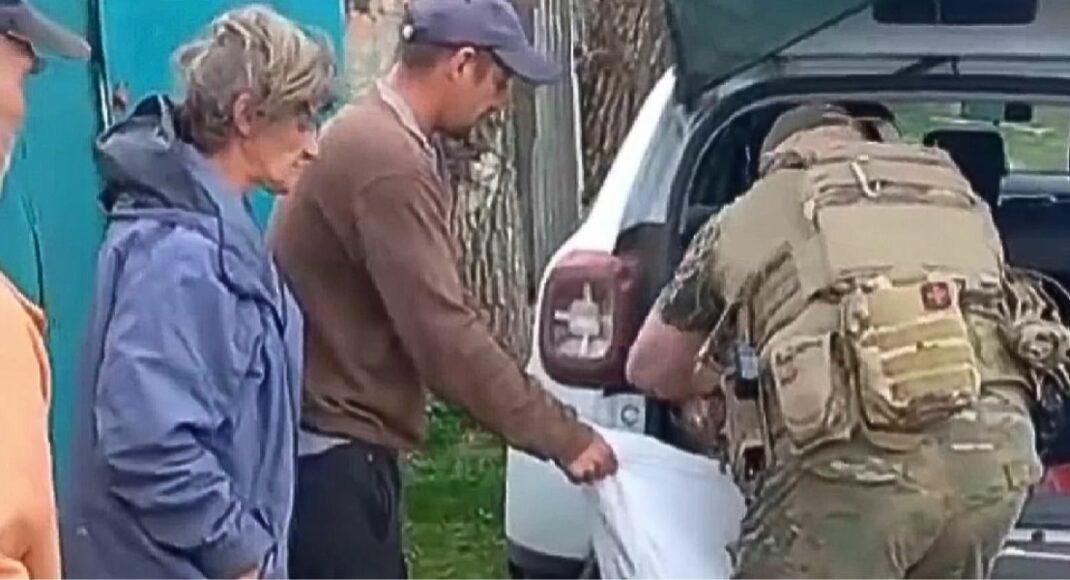 На Луганщині поліціянти доставили хліб і задокументували воєнні злочини російських загарбників (відео)