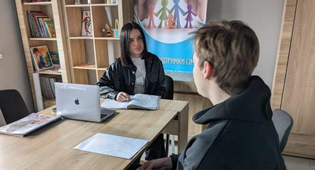 В Сваляве переселенцев с Луганщины принимает юрист