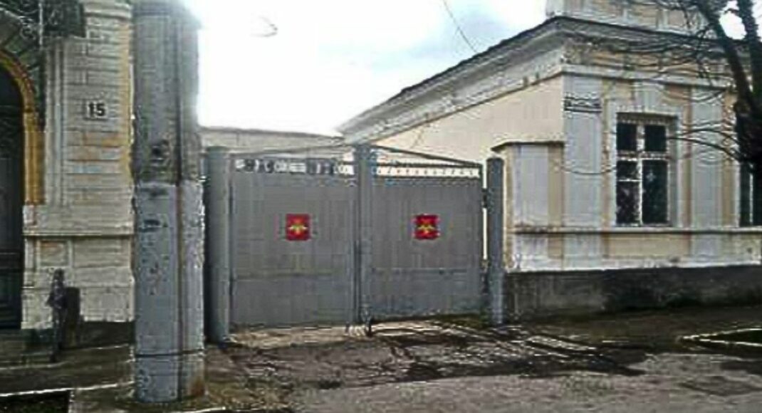 В оккупированном Рубежном мужчин обязали ежемесячно добровольно являться в военкомат