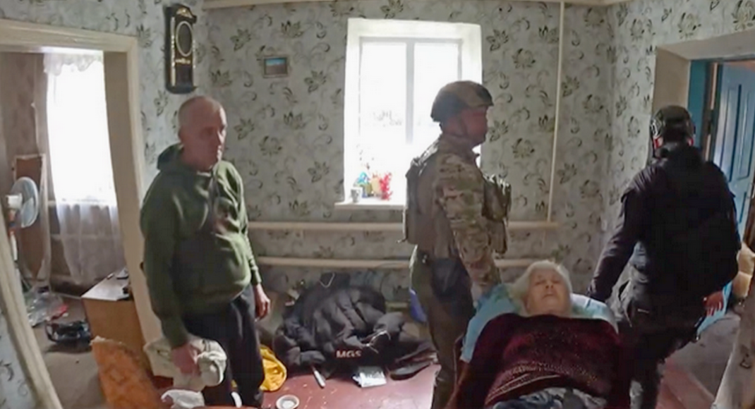 З початку року рятувальники групи "Фенікс" евакуювали з прифронтових населених пунктів 196 осіб