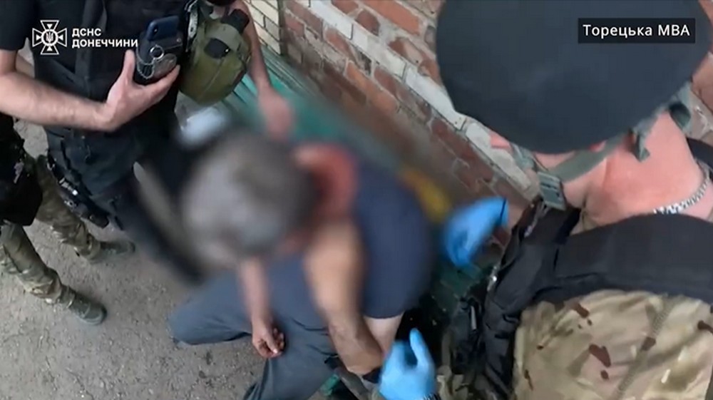 В Бахмутском районе чрезвычайники оказали помощь раненому мужчине (видео)