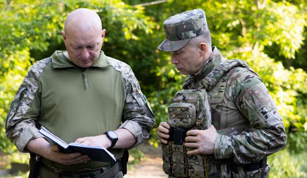 Головний удар росіяни зосередили на Покровському і Курахівському напрямках, — Сирський