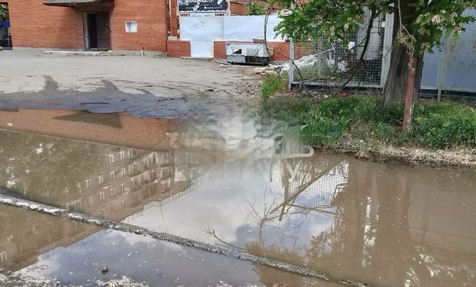 В окупованому Маріуполі б'ють "фонтани" з люків, — міськрада