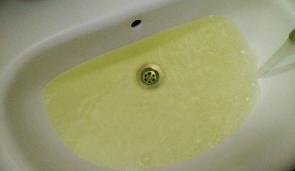 Маріупольці скаржаться на відсутність нормальної води