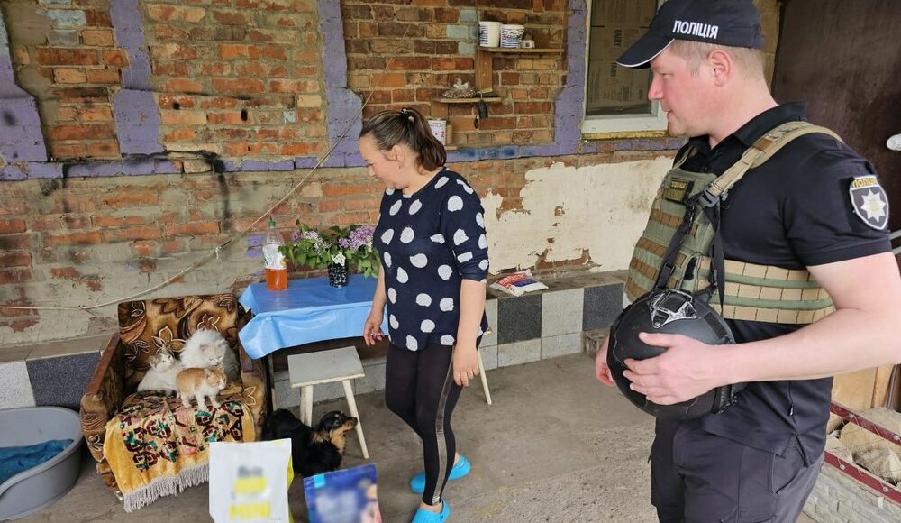 Поліцейські Костянтинівки допомогли притулку, де живуть тварини зі зруйнованих окупантами міст (фото)