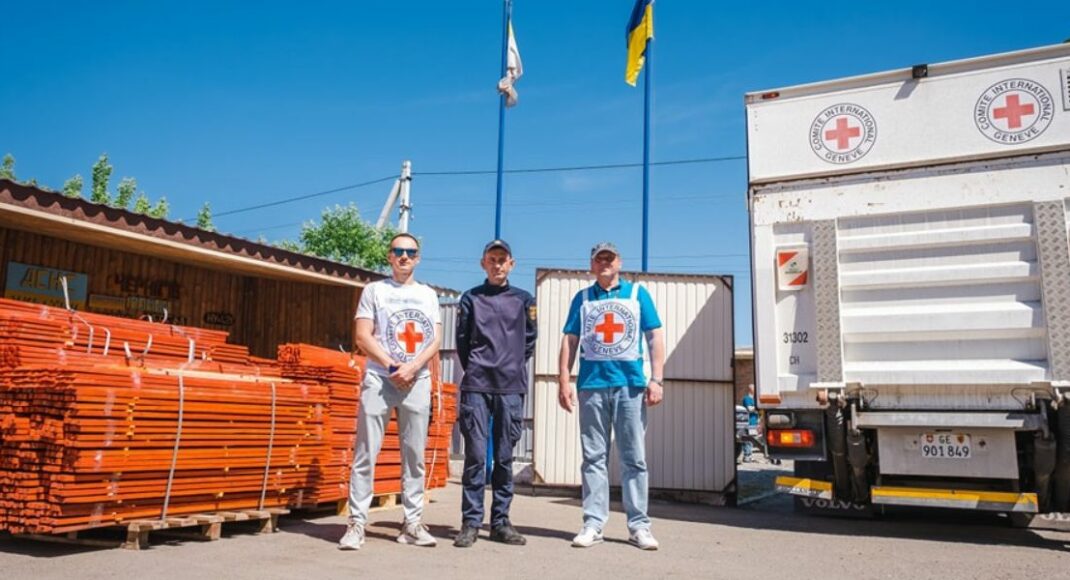 Пиротехники ГСЧС Донетчины получили гуманитарную помощь от Международного комитета Красного Креста Украины (фото)