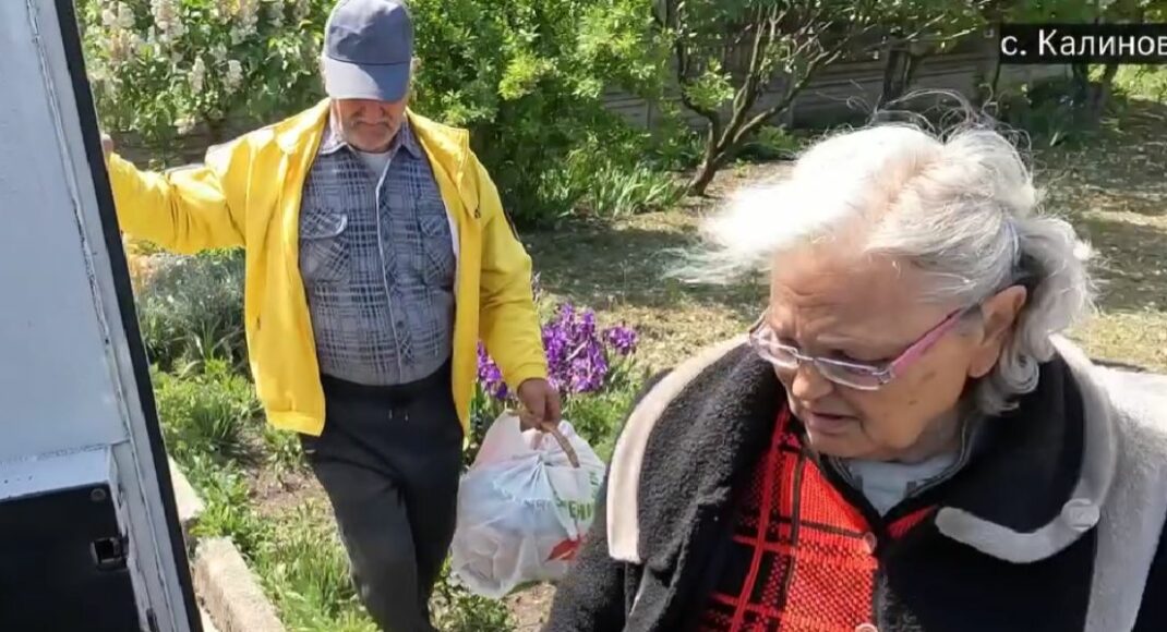 Из прифронтового села Калиновое Покровского района эвакуировали четырех человек (видео)