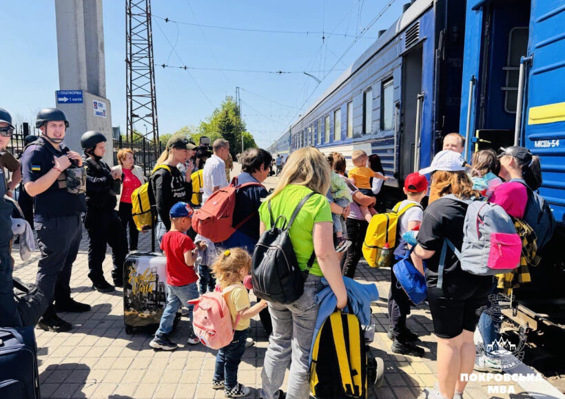 На Донеччині ухвалили рішення про евакуацію дітей з Лиманської, Гродівської та Іллінівської громад