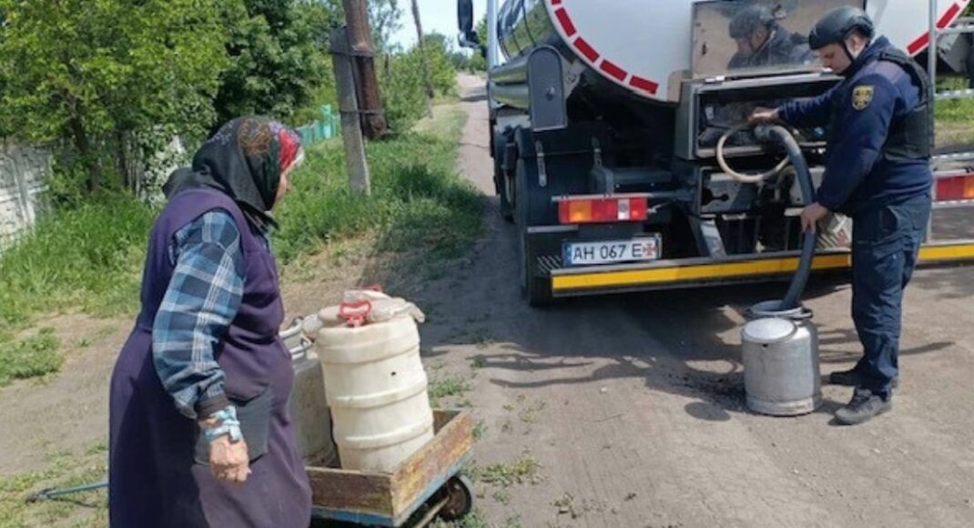 Понад 93,5 тисячі літрів води привезли у 5 населених пунктів на Донеччині (фото)