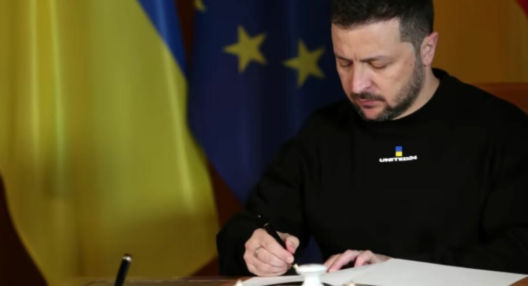 Зеленський підписав законопроєкти про продовження дії воєнного стану та загальної мобілізації до 11 серпня