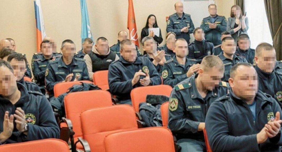 Повідомили про підозру 15 маріупольським надзвичайникам, які служать окупантам: їх розшукують