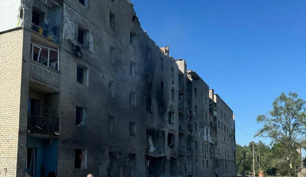 У Селидовому розповіли про наслідки скиду ворогом авіабомби ФАБ-500 поруч із багатоквартирним житловим будинком (фото)