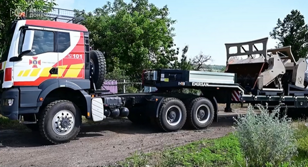Для прискорення розмінування полів на Донеччині піротехніки використовують машину GSC-200 (відео)
