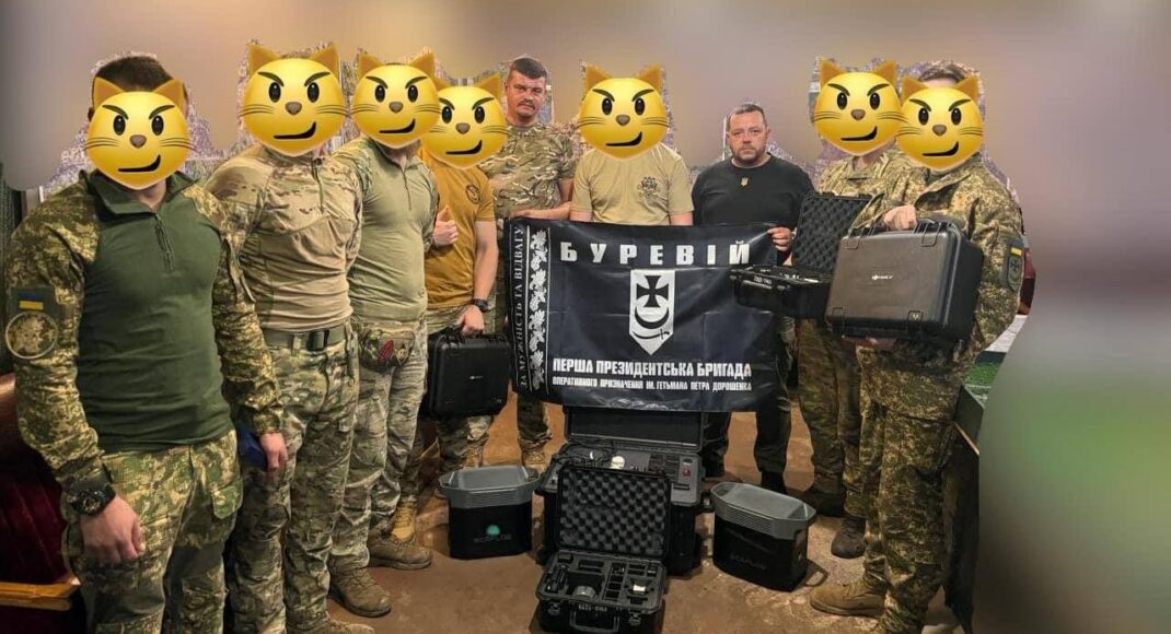 Луганская ОВА передала 25 дронов Mavic — 3 Pro и 20 зарядных станций украинским военнослужащим (фото)