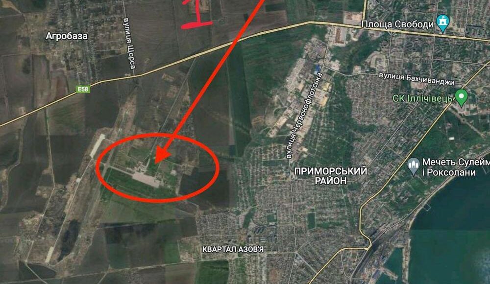 В оккупированном Мариуполе повреждена база оккупантов — техника и ПВО
