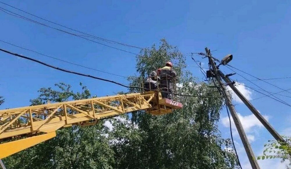 На Донетчине в дома 102 тысячи семей вернули электроснабжение