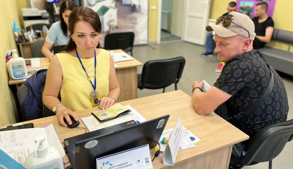 Понад 600 військовозобов’язаних маріупольців оновили данні через центри "Я — Маріуполь"