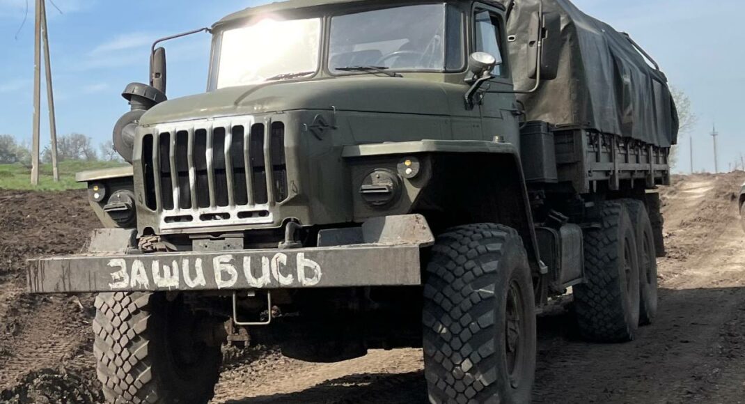 В окупованому Луганську російські військові на "Уралі" збили двох підлітків