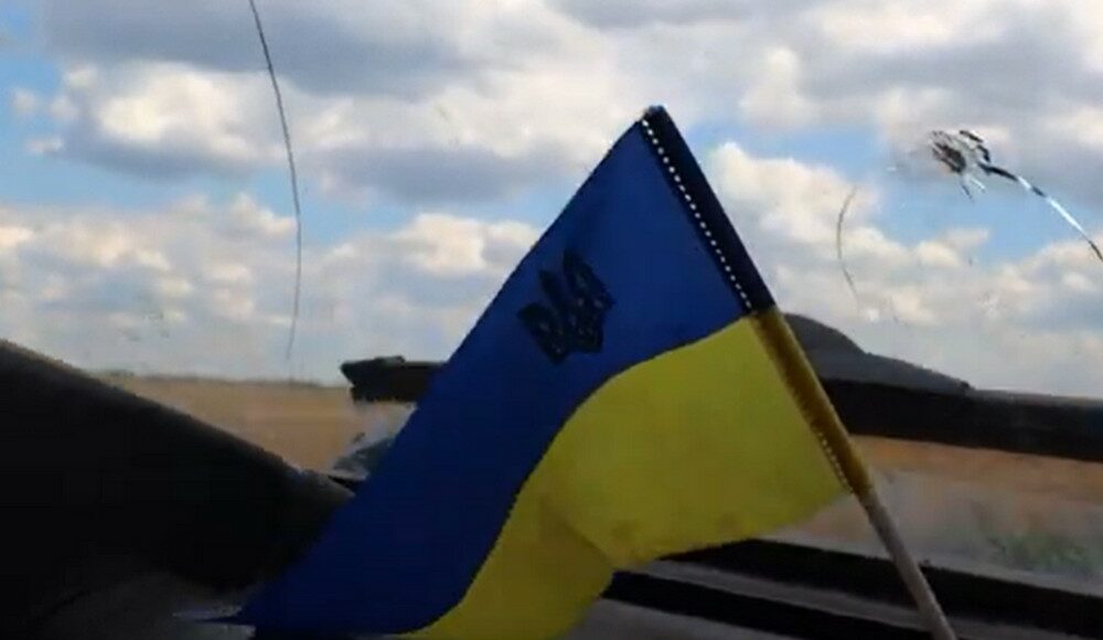 З Красногорівки "Білим янголам" вдалось евакуювати трьох мешканців під обстрілами (відео)