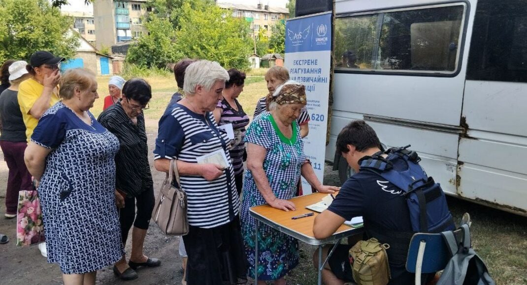 В Селидовской громаде после вражеского обстрела работают для обеспечения населения нужными строительными материалами (фото)