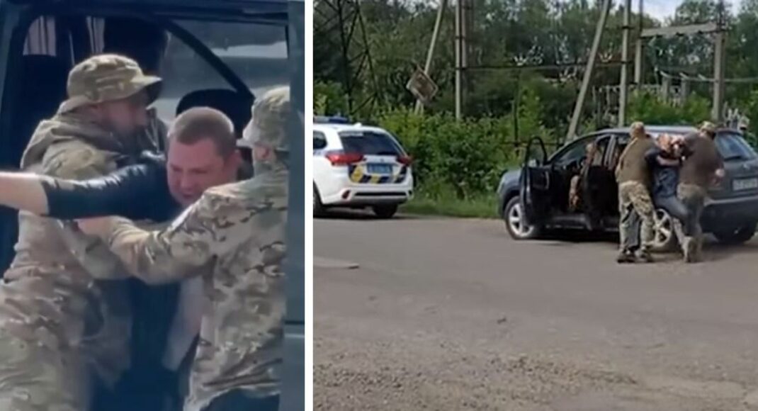 Начальник районного ТЦК и СП рассказал, почему мужчин насильственно везут в "военкоматы"