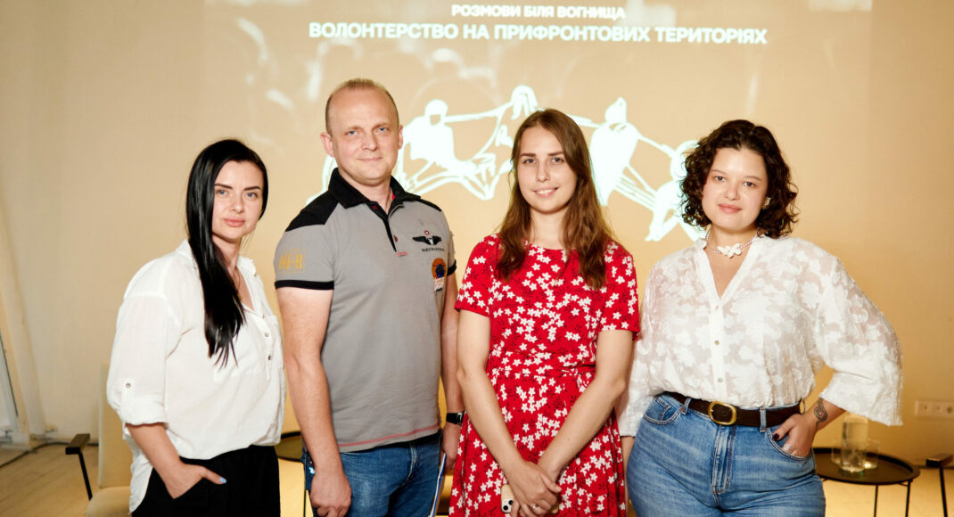 Що надихає найбільше в роботі волонтерів: відповідь знайшли на вечорі сторітелінгу The Tellers Night #5