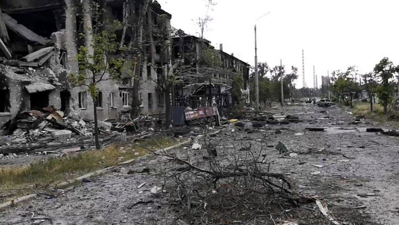 Стало известно, сколько россияне тратят на "капитальные ремонты" полуразрушенных Рубежного и Лисичанска