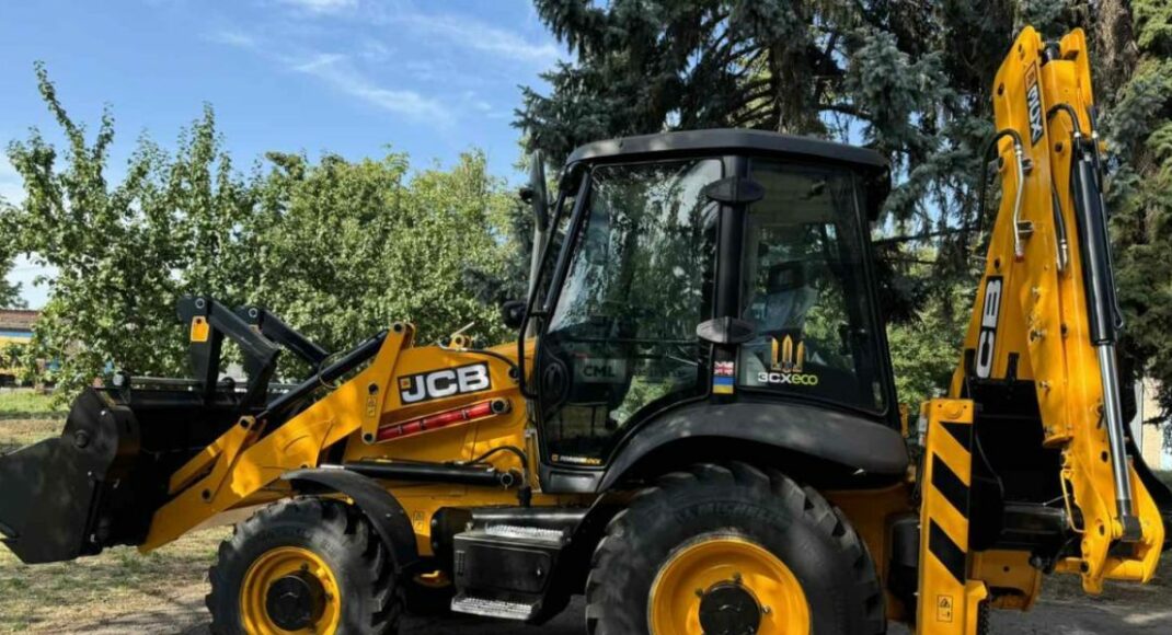 "Краматорский водоканал" получил от международных партнеров экскаватор JCB