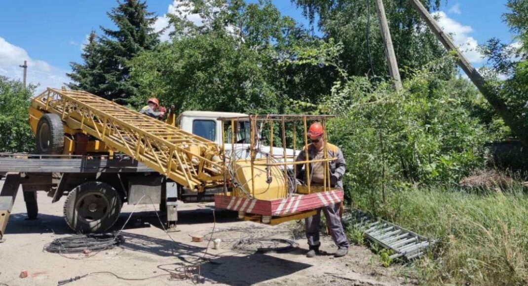 Энергетики Донетчины вернули электричество более чем в 200 тысяч домов